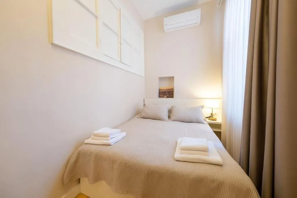 Elegant, Spacious, Quiet 3Br Near Historic Center Istanbul 0*,