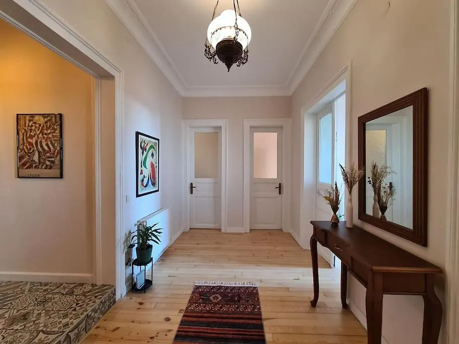 Elegant, Spacious, Quiet 3Br Near Historic Center Istanbul Apartment