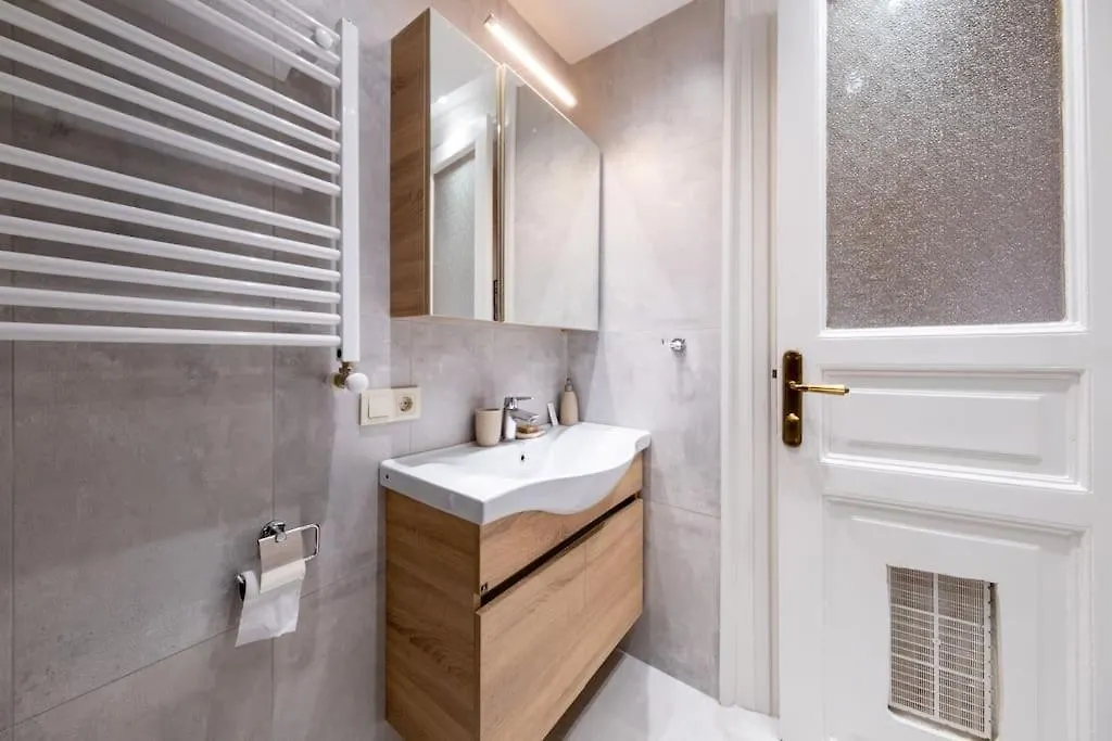 Elegant, Spacious, Quiet 3Br Near Historic Center Istanbul 0*,