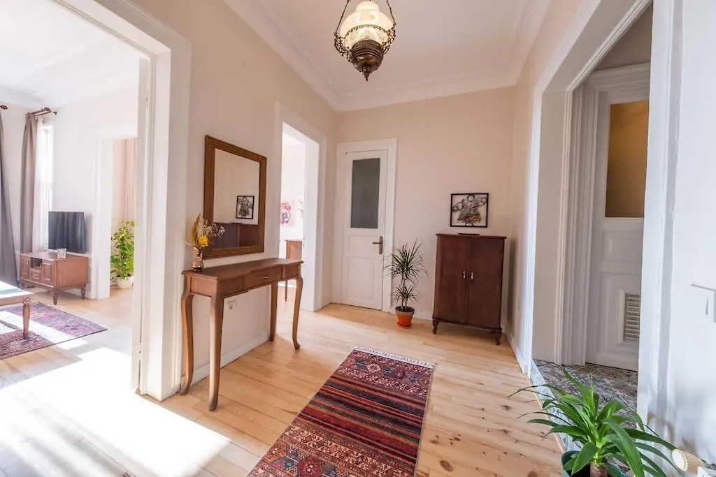 Elegant, Spacious, Quiet 3Br Near Historic Center Istanbul Apartment