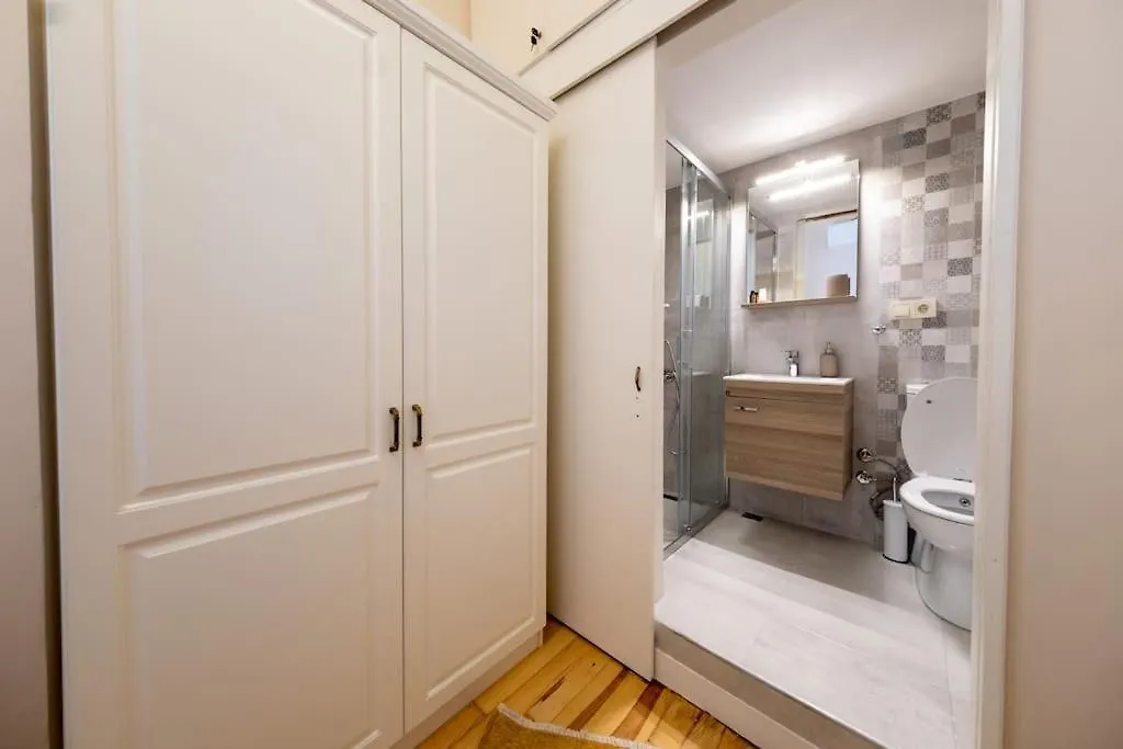 Elegant, Spacious, Quiet 3Br Near Historic Center Istanbulská provincie 0*,